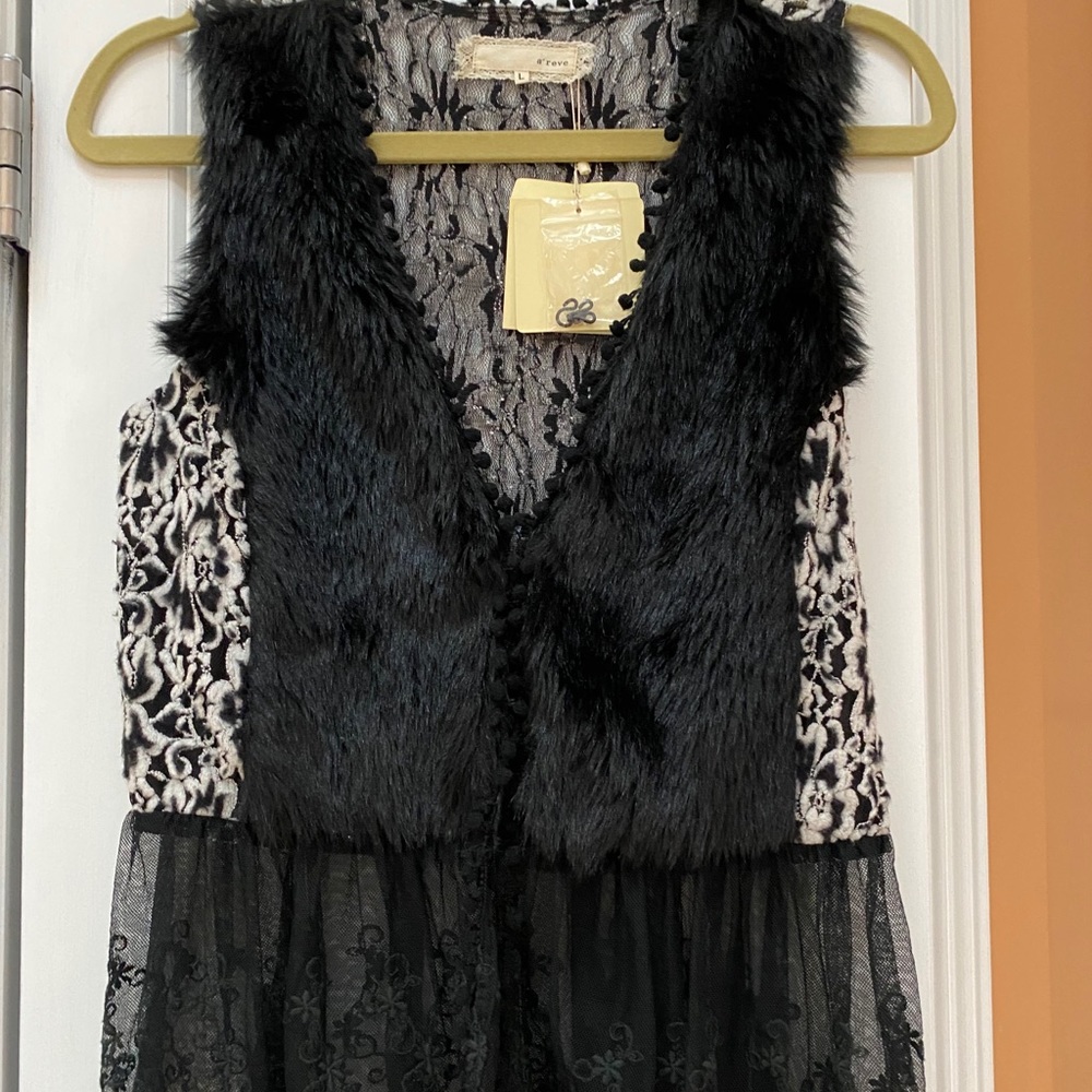 Areve Large Lace and Faux fur vest